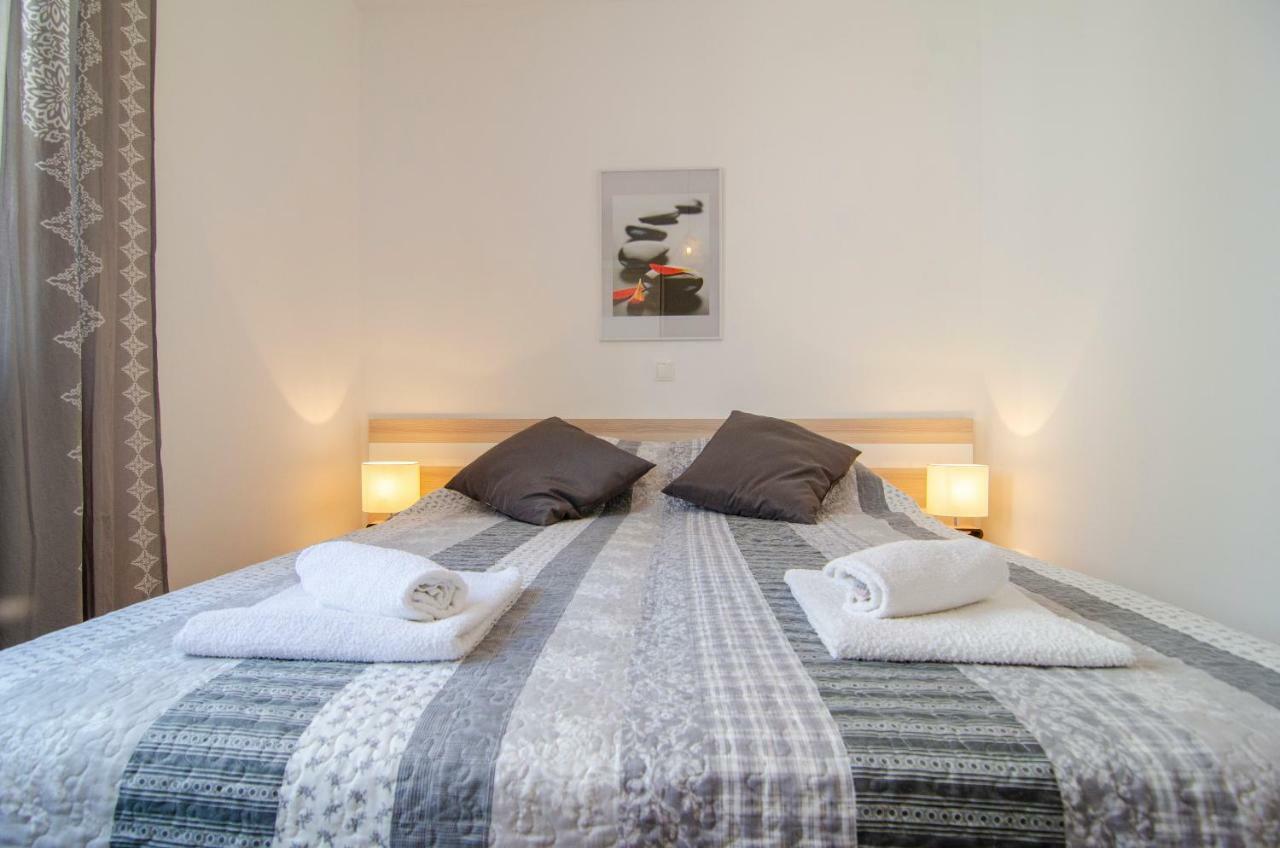 Apartments Sara 4 Bol Eksteriør billede