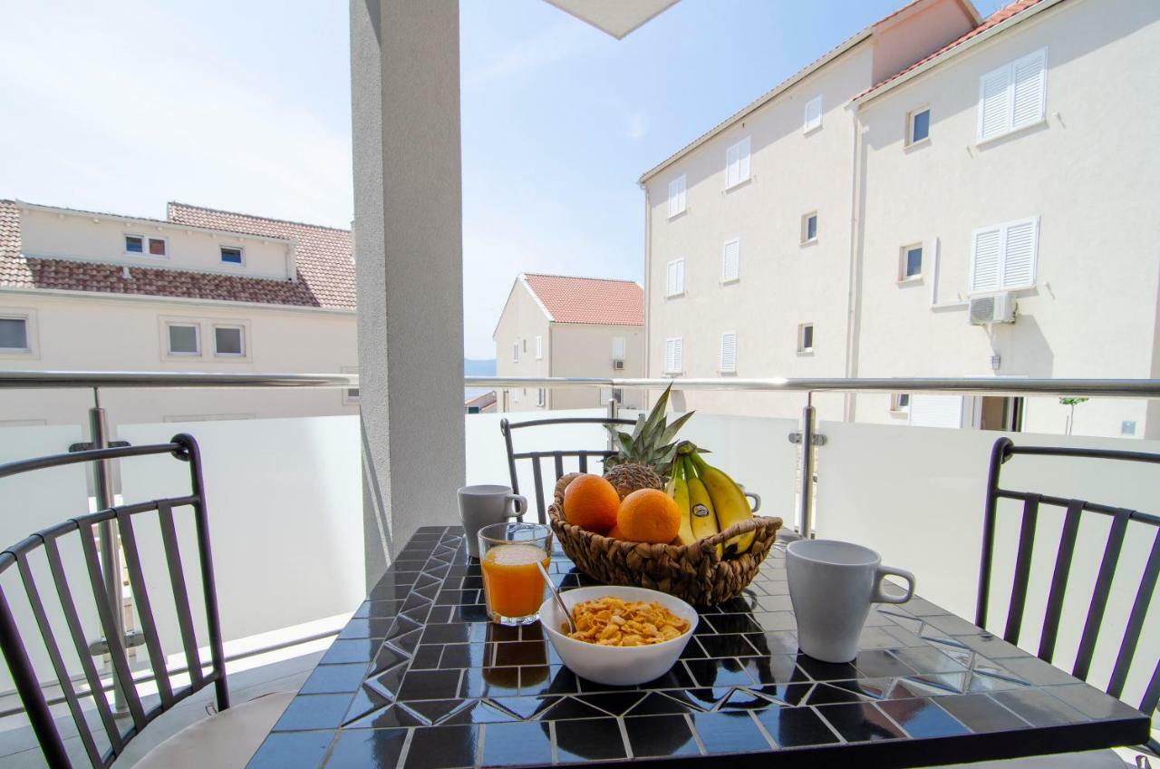 Apartments Sara 4 Bol Eksteriør billede
