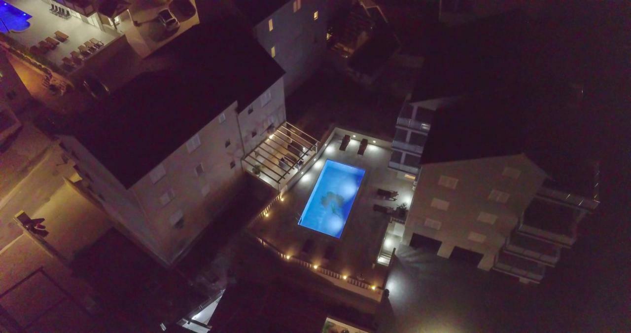 Apartments Sara 4 Bol Eksteriør billede