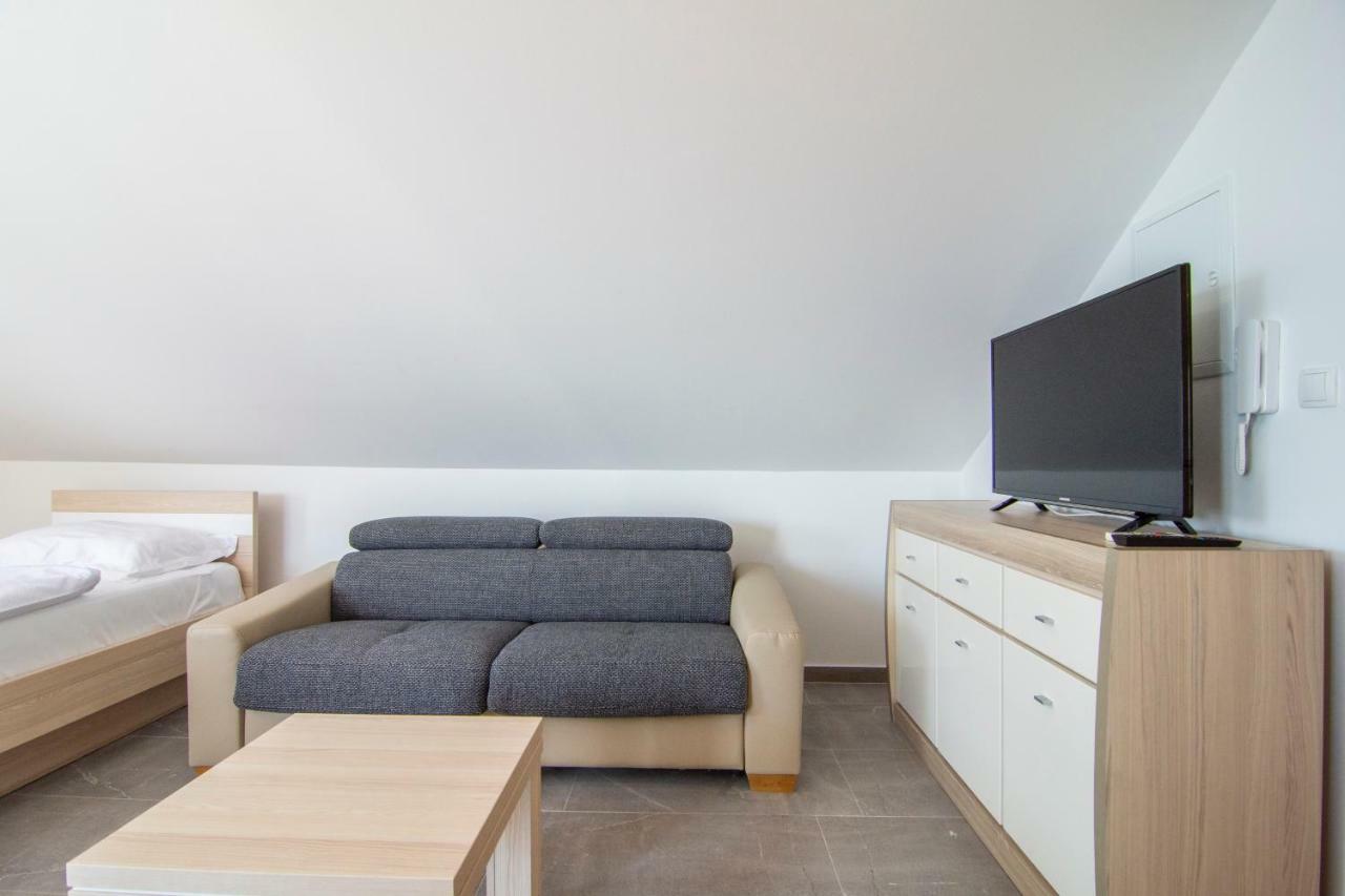 Apartments Sara 4 Bol Eksteriør billede